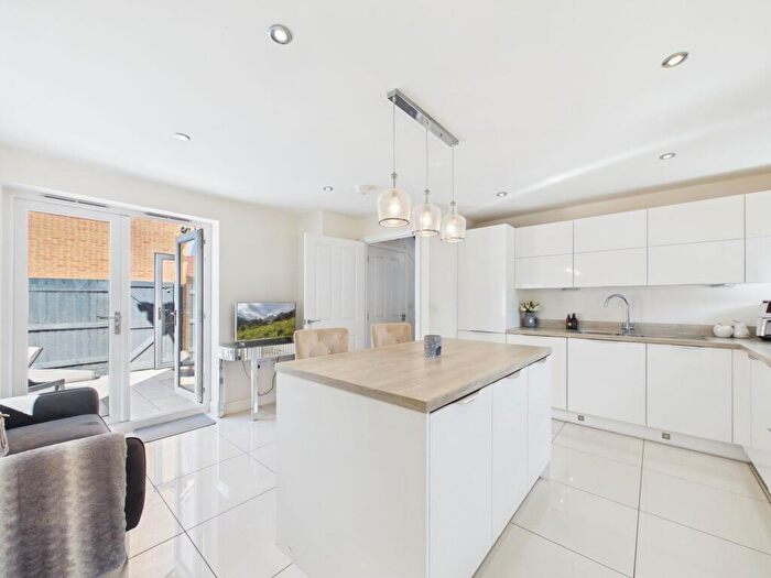 4 Bedroom Detached House For Sale In Lockwood Way, Hampton Water, PE7
