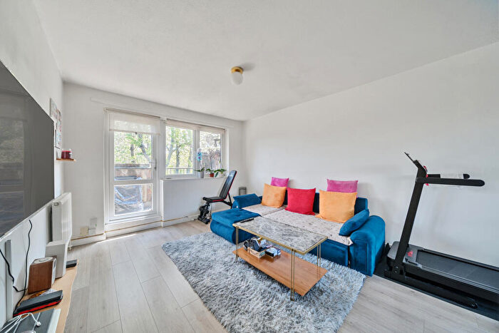 1 Bedroom Apartment For Sale In King Arthur Close, London, SE15