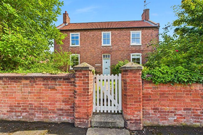3 Bedroom Link Detached House For Sale In Main Street, Flintham, Newark, NG23