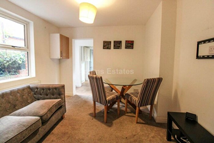 5 Bedroom Terraced House To Rent In Bishops Road, Reading, RG6