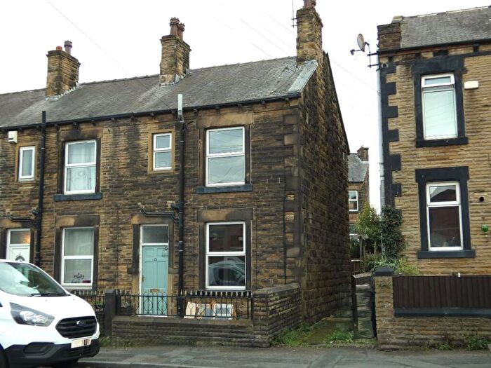 2 Bedroom End Of Terrace House To Rent In Asquith Avenue, Morley, LS27