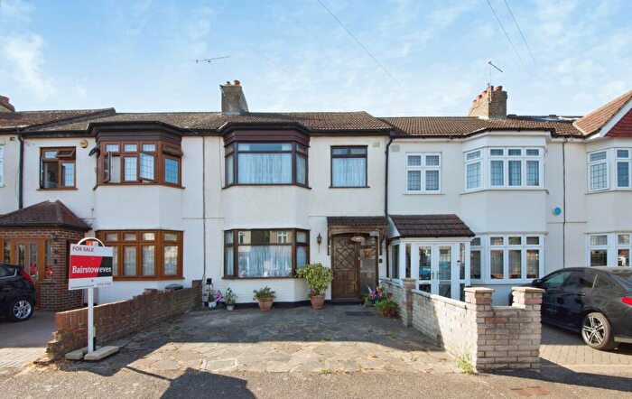 3 Bedroom Terraced House For Sale In Hillcrest Road, Hornchurch, RM11
