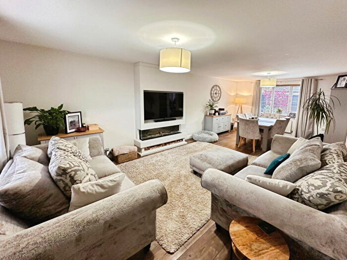 6 Bedroom Detached House For Sale In Hawthorne Road, Coalville, LE67