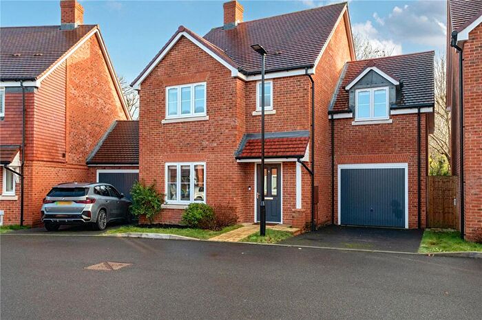 4 Bedroom Detached House For Sale In Great Stones Way, Ash, Aldershot, Surrey, GU12