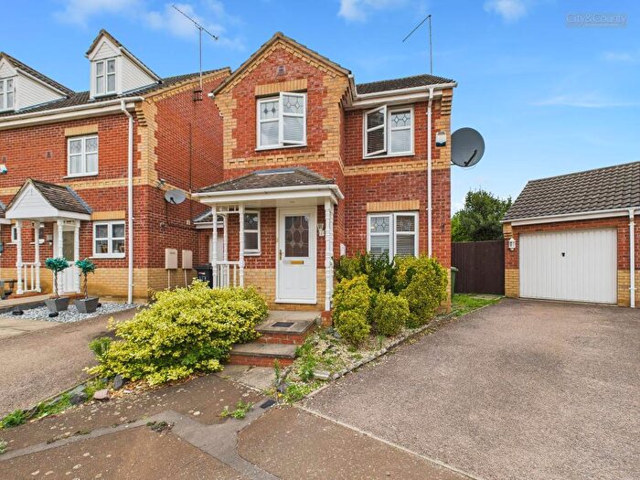 3 Bedroom Detached House For Sale In Meadenvale, Peterborough, PE1