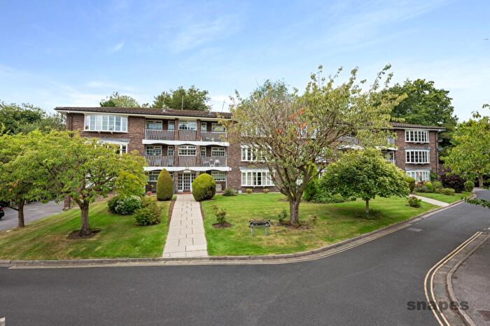 3 Bedroom Flat For Sale In Warren Close, Bramhall, SK7