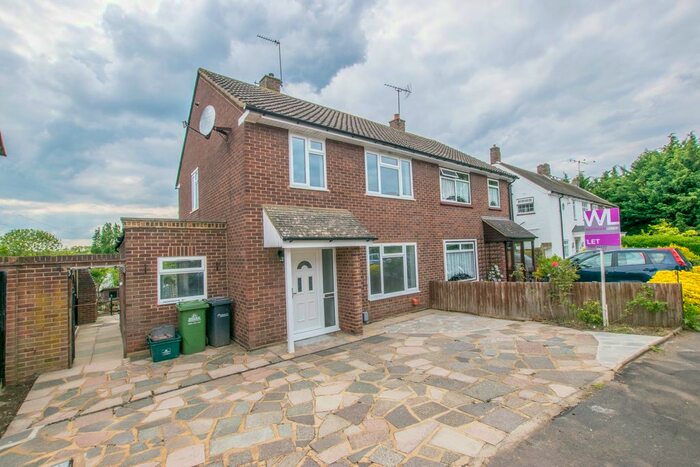 3 Bedroom Semi-Detached House To Rent In Norris Rise, Hoddesdon, EN11