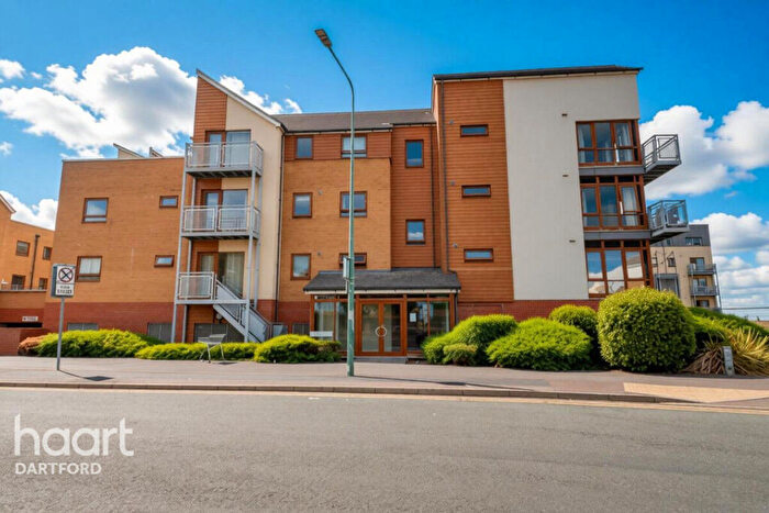 2 Bedroom Flat For Sale In Evelyn Walk, Greenhithe, DA9
