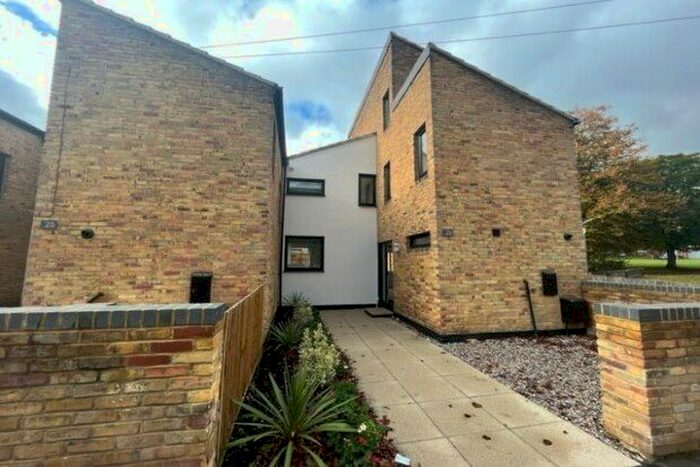 4 Bedroom Semi-Detached House To Rent In Royal Sovereign Avenue, Chatham, ME4