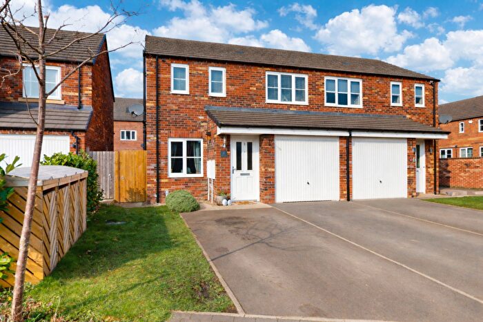 3 Bedroom Semi-Detached House For Sale In Wentworth Grove, Doncaster, DN4