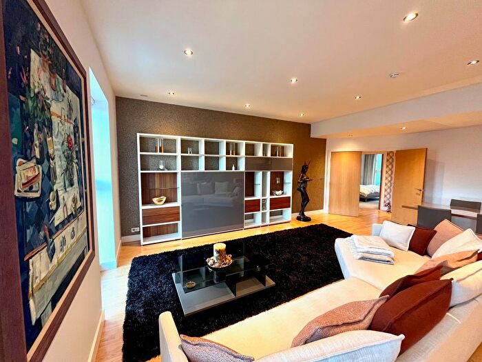 2 Bedroom Flat To Rent In Mackenzie House, Leeds, LS10