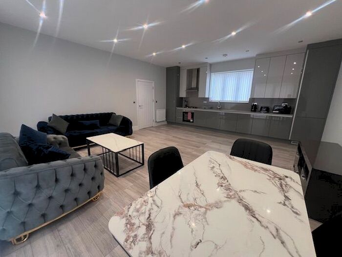 2 Bedroom Flat To Rent In Gascoigne Road, Barking, IG11