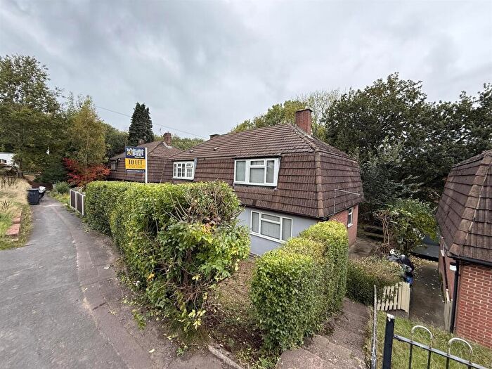 4 Bedroom Semi-Detached House To Rent In Bath Road, Newcastle, ST5