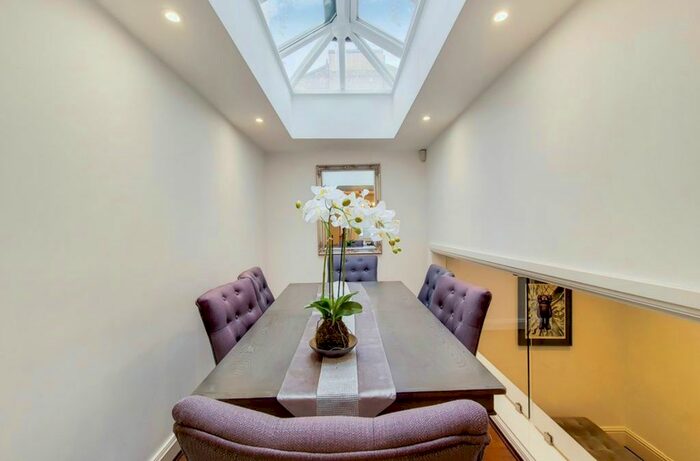 1 Bedroom Mews To Rent In Montpelier Walk, London, SW7