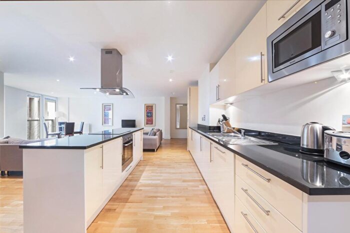 2 Bedroom Apartment To Rent In Trinity Tower, Quadrant Walk, Canary Wharf, London, E14