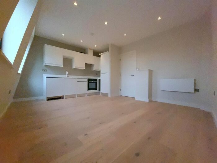 1 Bedroom Flat To Rent In New Kent Road, Elephant And Castle, SE1