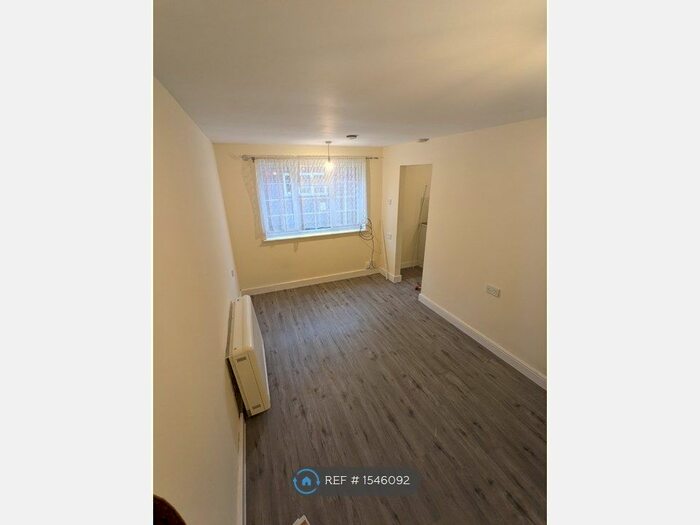 Studio To Rent In Longhurst Close, Leicester, LE4