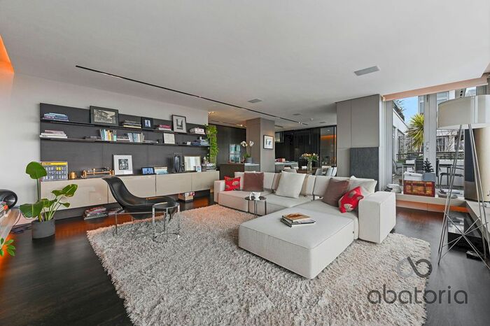 3 Bedroom Flat To Rent In Jacana Court, Star Place, London, E1W