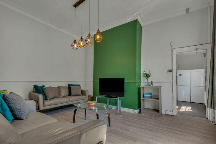 6 Bedroom House To Rent In Cardigan Road, Leeds, LS6