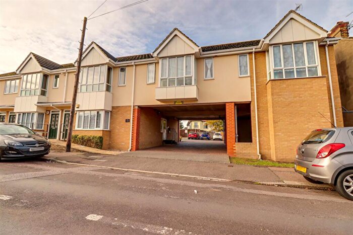 1 Bedroom Flat For Sale In West Road, Westcliff-On-Sea, SS0