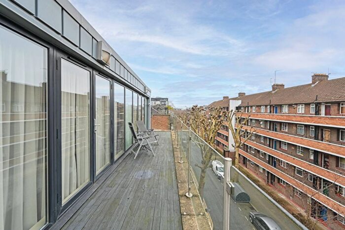 3 Bedroom Flat For Sale In Bevenden Street, Hoxton, London, N1