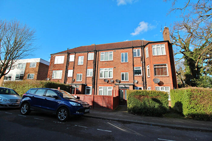 1 Bedroom Flat To Rent In Park Close, North Finchley, N12