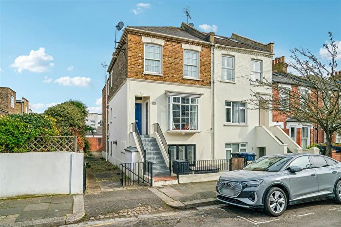 2 Bedroom Detached House For Sale In Priory Road, London, W4