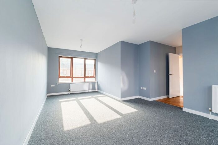 2 Bedroom Flat To Rent In Barchester Street, E14