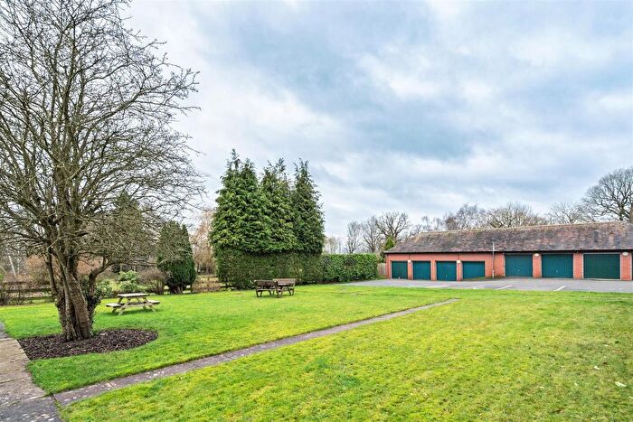 1 Bedroom Flat For Sale In Catherines Close, Catherine-De-Barnes, Solihull, B91