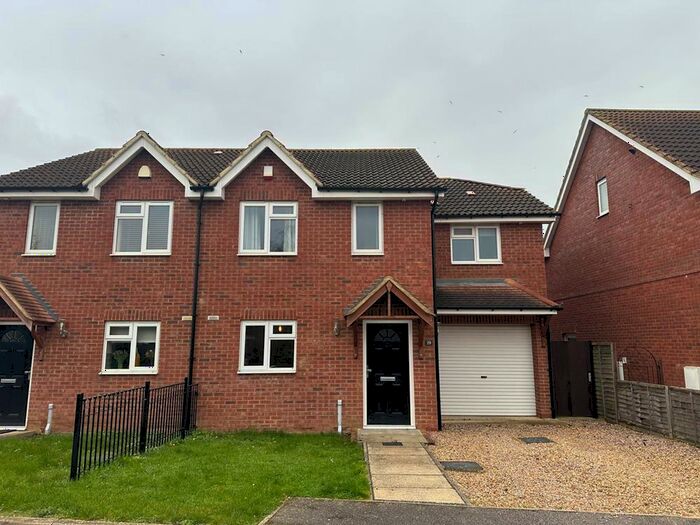 3 Bedroom Semi-Detached House To Rent In Trow Close, Cotton End, MK45