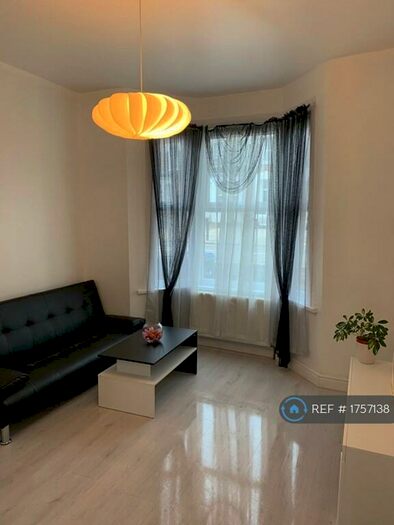 1 Bedroom Flat To Rent In Ground Floor, London, N9