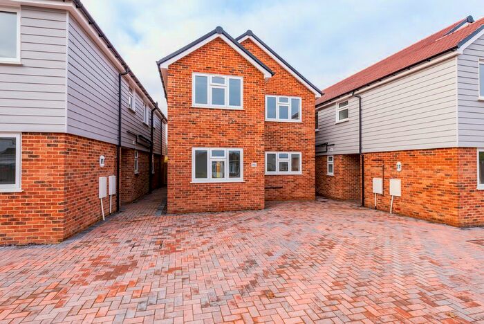 4 Bedroom Detached House To Rent In Hempstead Road, Gillingham, Kent ME7