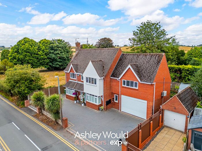 5 Bedroom Detached House For Sale In Racecourse Lane, Stourbridge, DY8
