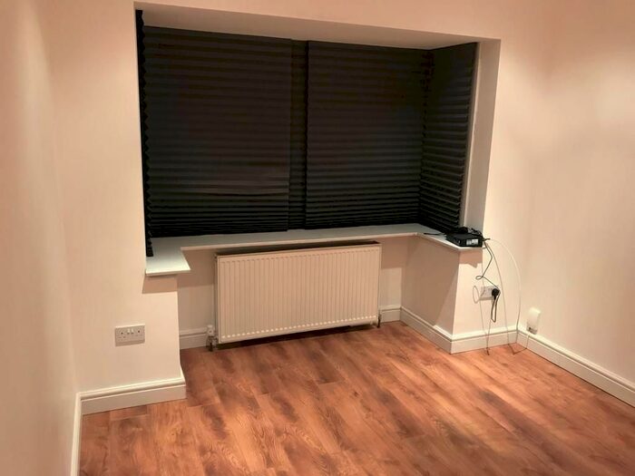 5 Bedroom Detached House For Sale In Hatton Road, Feltham, Greater London, TW14