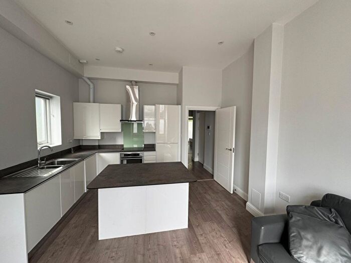 2 Bedroom Flat To Rent In Hastings Road, London, W13