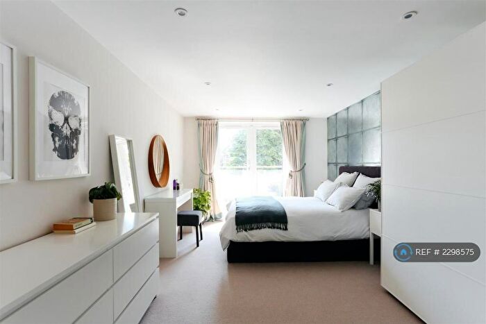 2 Bedroom Flat To Rent In Arcadia Avenue, London, N3