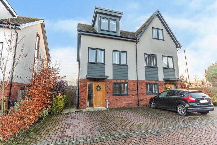 3 Bedroom Semi-Detached House To Rent In Poplar Grove, Edwinstowe, Mansfield, NG21