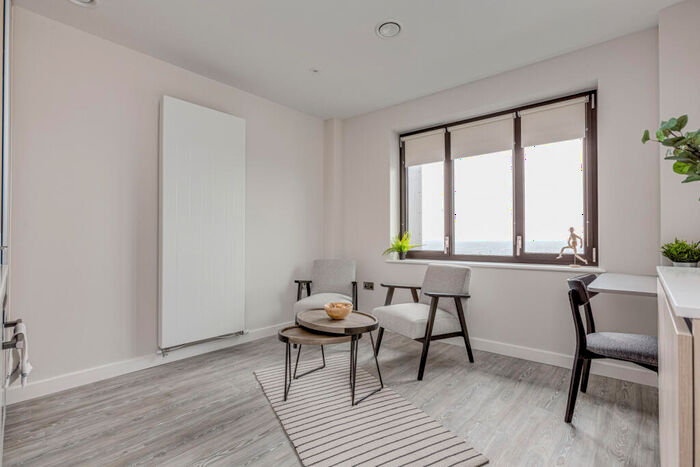 Flat To Rent In College Road, Croydon, CR0