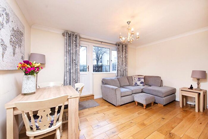 2 Bedroom Apartment To Rent In Alfred Street, Bow, London, E3
