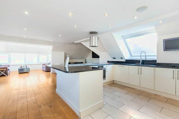 5 Bedroom Flat To Rent In William Morris Way, London, SW6