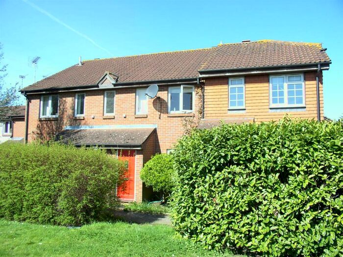 1 Bedroom Flat To Rent In Shaw Drive, Walton-On-Thames, KT12
