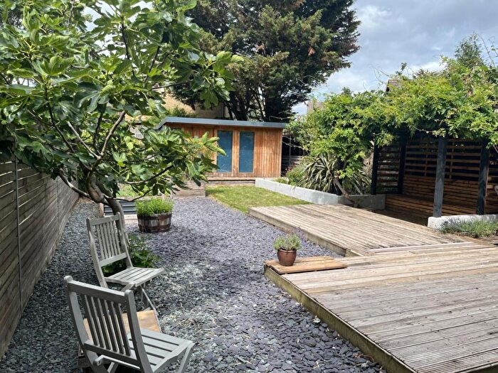 2 Bedroom Maisonette For Sale In Mitcham Park, Mitcham, CR4