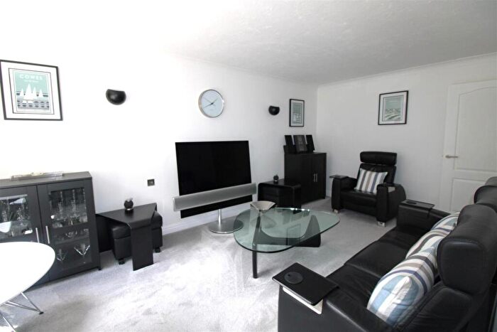 1 Bedroom Apartment For Sale In Egypt Esplanade, Cowes, PO31