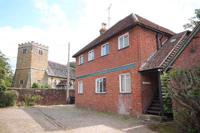 2 Bedroom Property To Rent In Coles Lane, Ockley, RH5