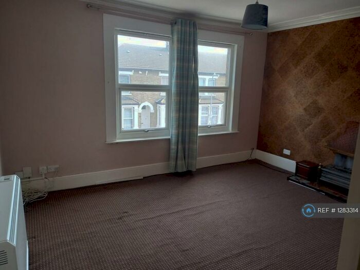 1 Bedroom Flat To Rent In St Chads Road, Romford, RM6