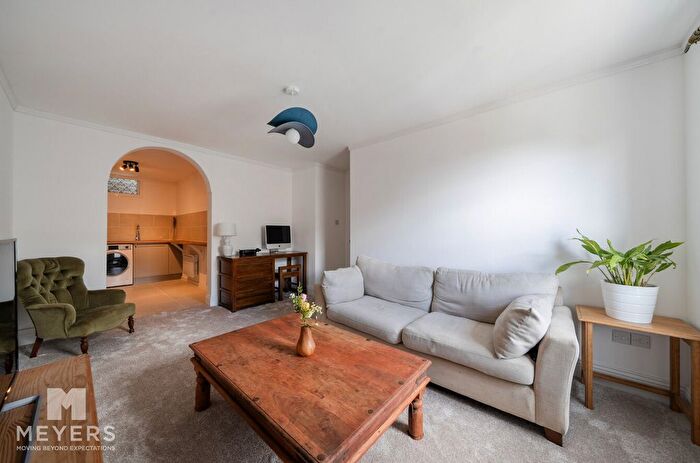 1 Bedroom Flat For Sale In Holloway Road, Dorchester, DT1