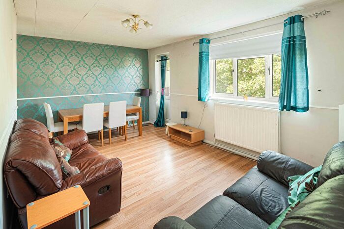 2 Bedroom Flat For Sale In Bethwin Road, Southwark, SE5