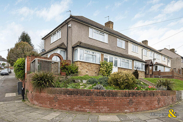 4 Bedroom Semi Detached House For Sale In Midhurst Hill, Bexleyheath, DA6