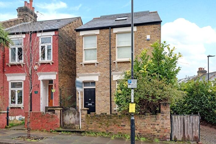 3 Bedroom Detached House To Rent In Wells House Road, Acton, NW10