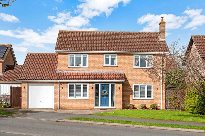 4 Bedroom Detached House For Sale In Oak Road, Stamford, PE9